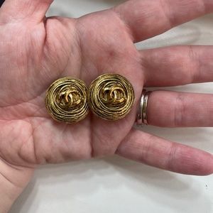 Chanel clip on earrings 94a Made in France 24 karat gold plated